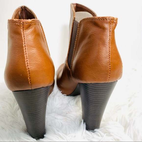 Steve Madden Zelouss Brown Faux Leather Ankle Boot - Picture 3 of 12